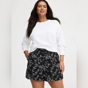 Torrid White Sweatshirt and Black Floral Shorts